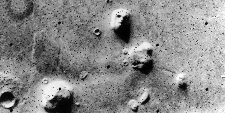 تصویری جالب از صورت خرس روی سطح مریخ دیده شد!