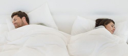 خوابیدن در کنار همسر